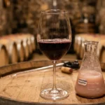 Fermentação malolática no vinho em laboratório